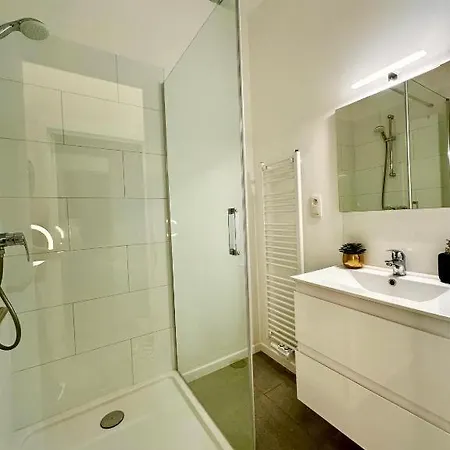 Luxury By Rikas Apartment *