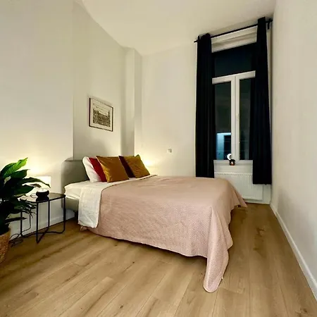 Luxury By Rikas Apartment Mons