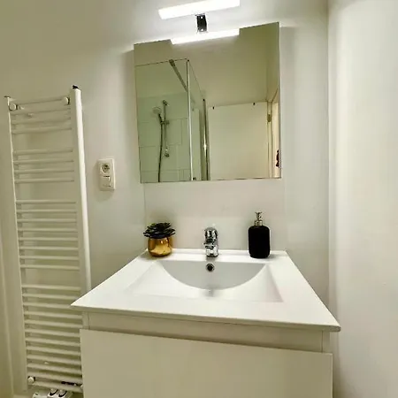 Luxury By Rikas Apartment
