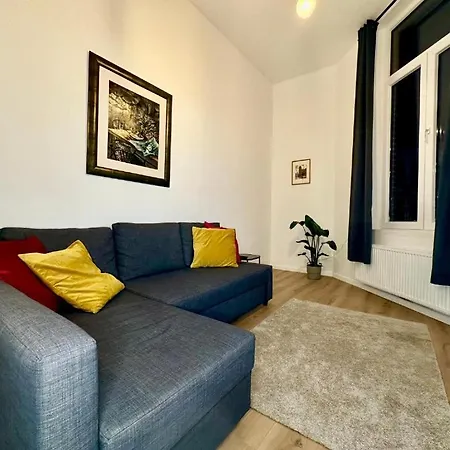 Luxury By Rikas Apartment *